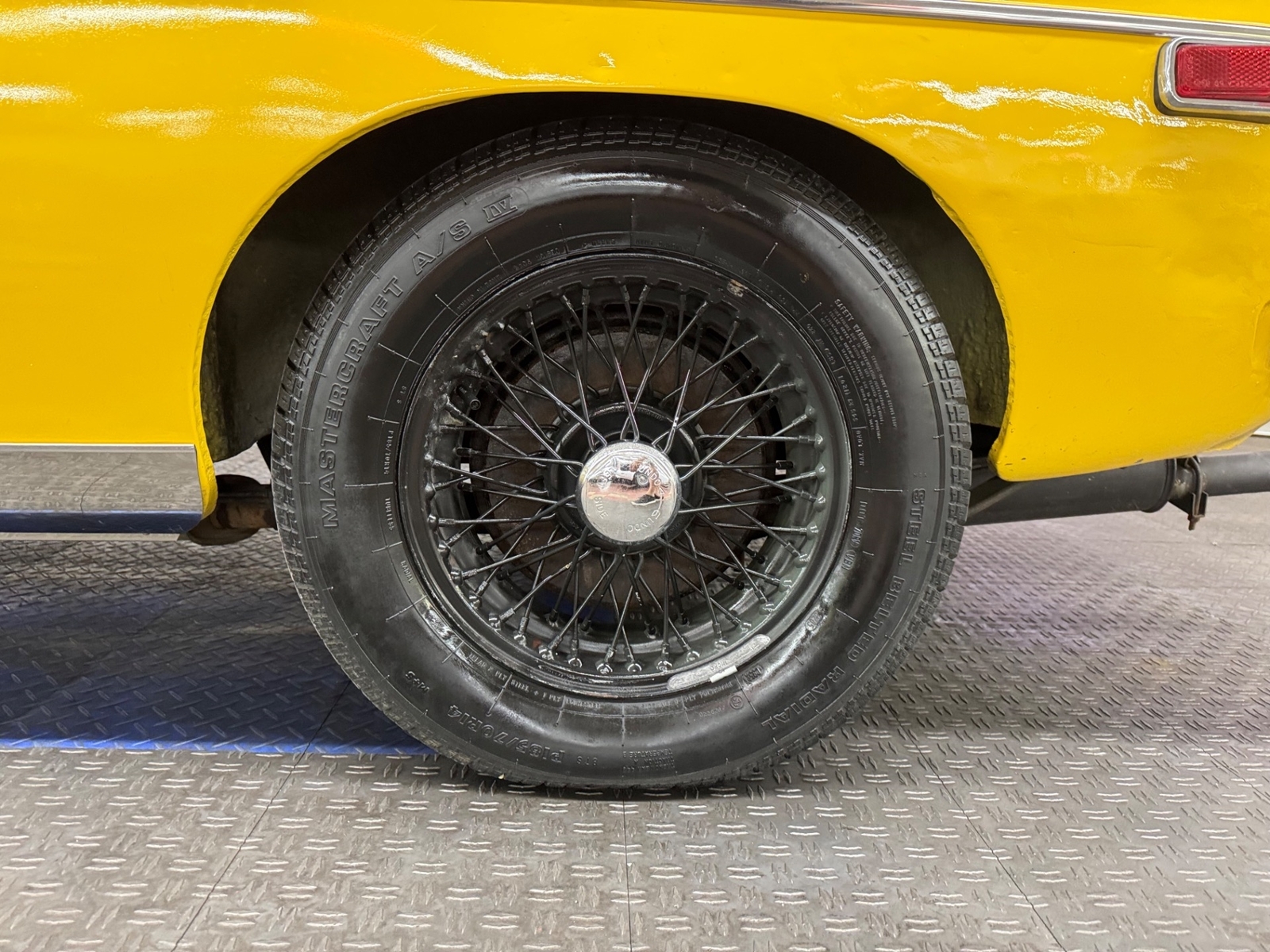 MG-MGB-1974-2-door-convo-23