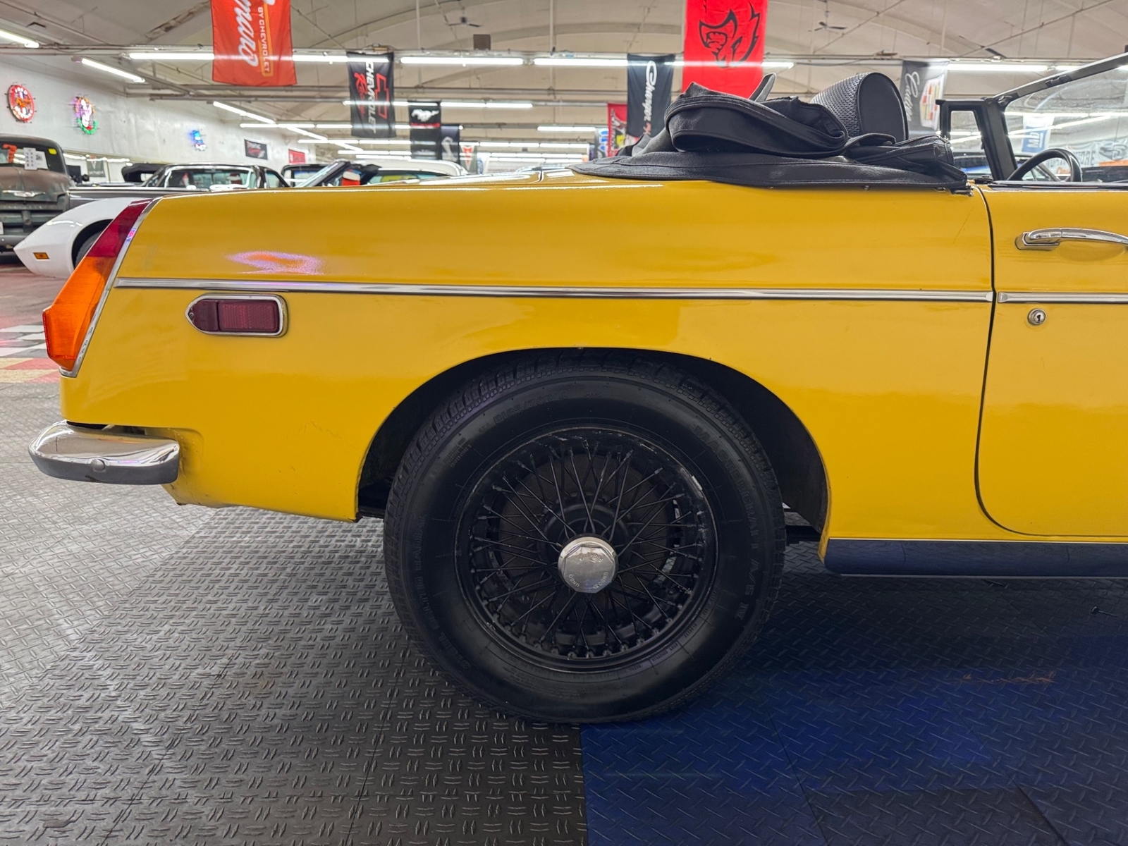 MG-MGB-1974-2-door-convo-24