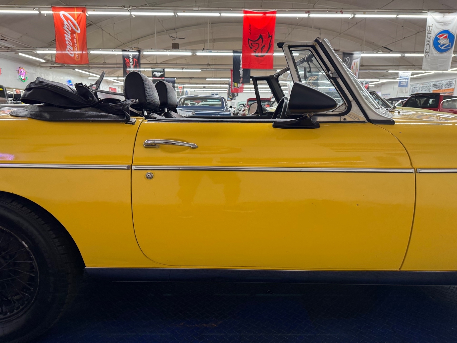 MG-MGB-1974-2-door-convo-25