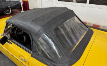MG-MGB-1974-2-door-convo-3