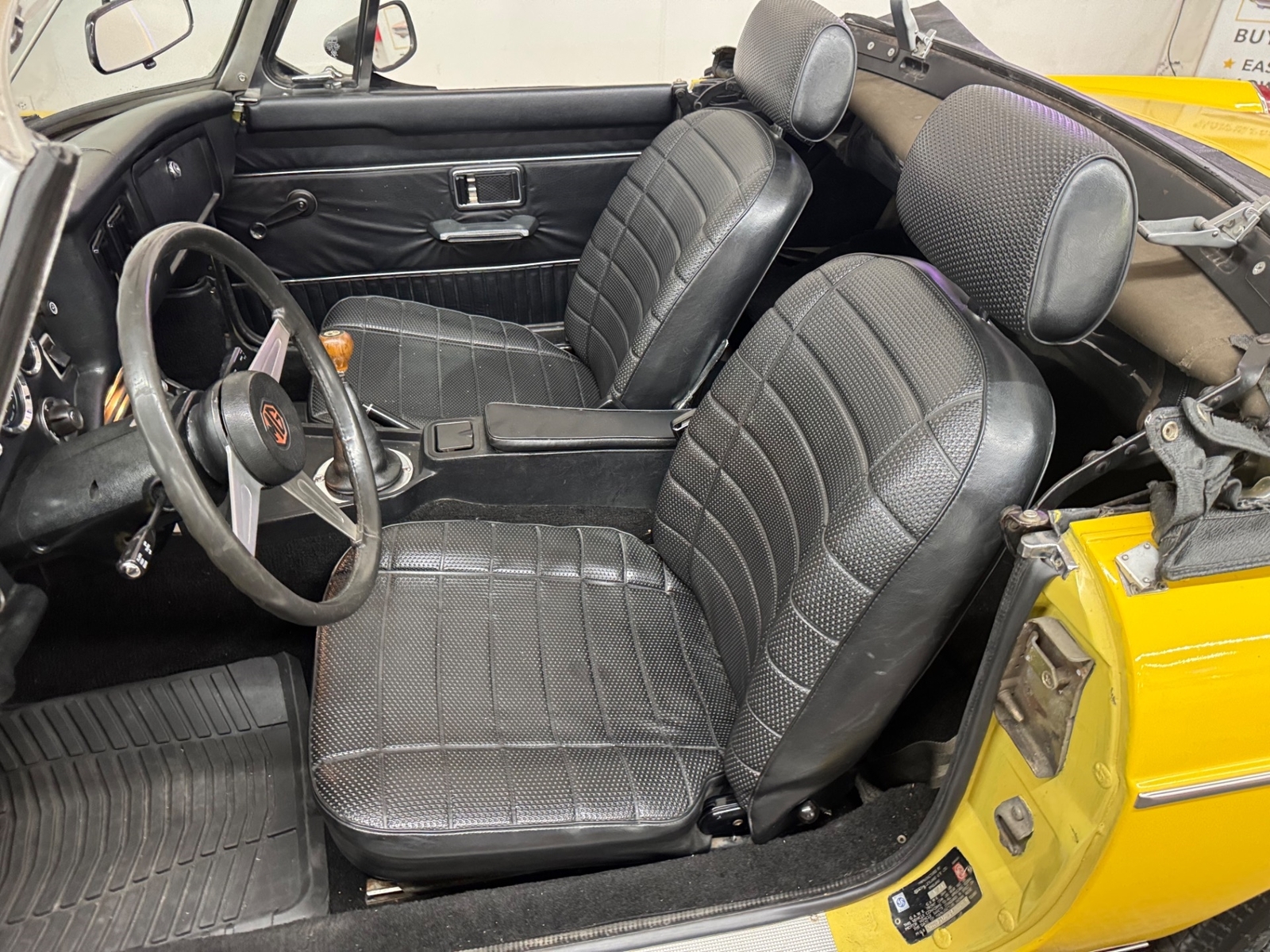 MG-MGB-1974-2-door-convo-36