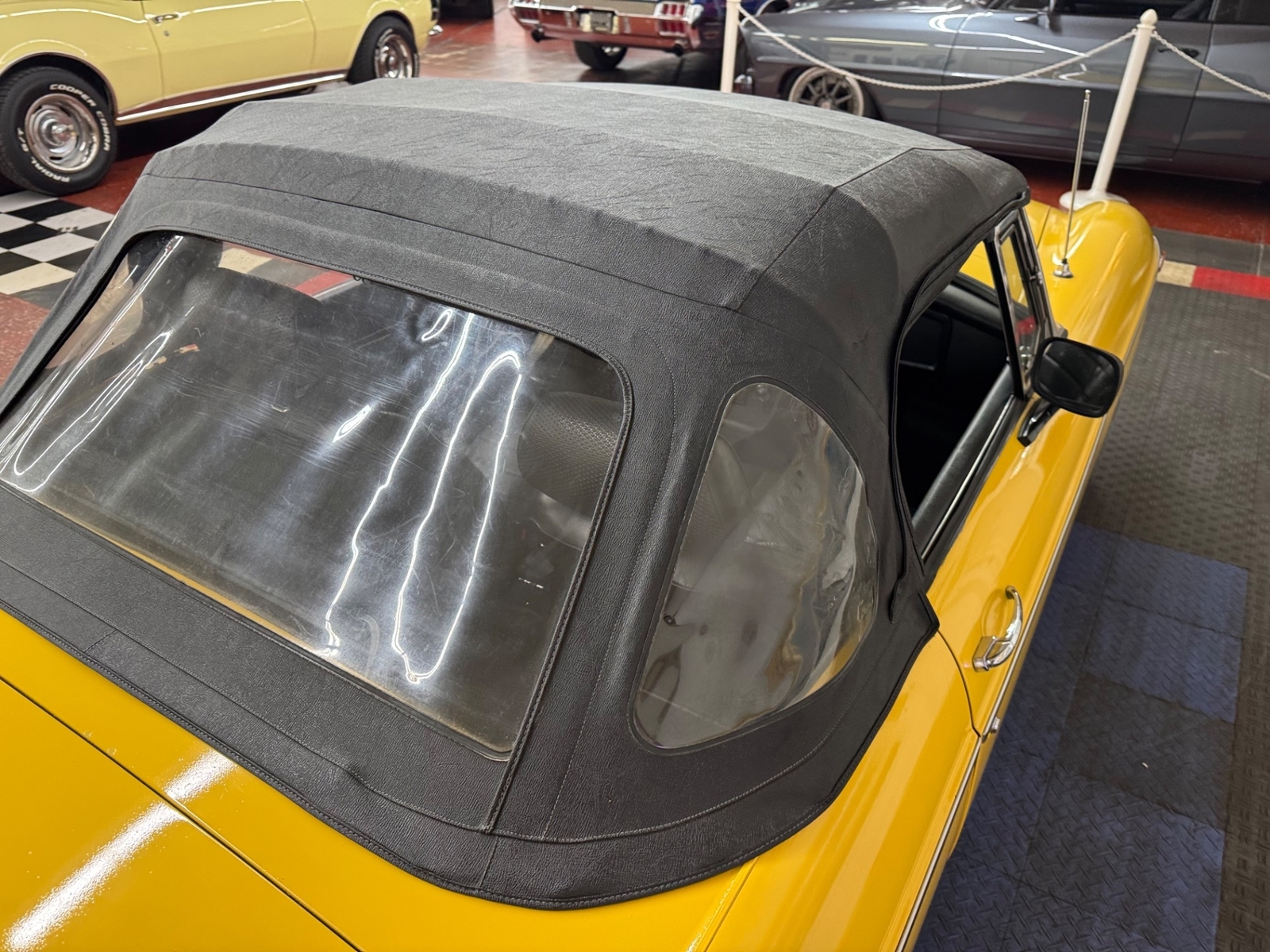 MG-MGB-1974-2-door-convo-4