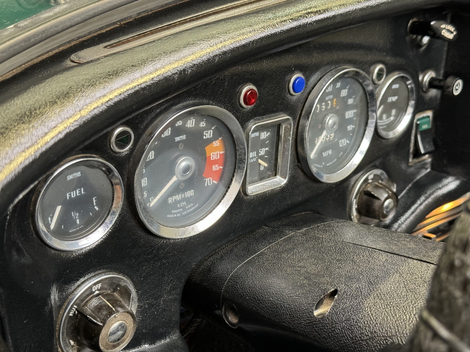 MG-MGB-1974-Convertible-18