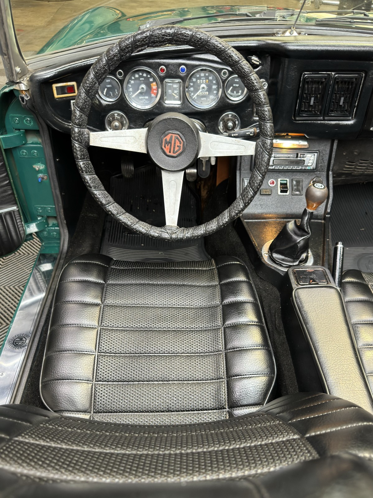 MG-MGB-1974-Convertible-19