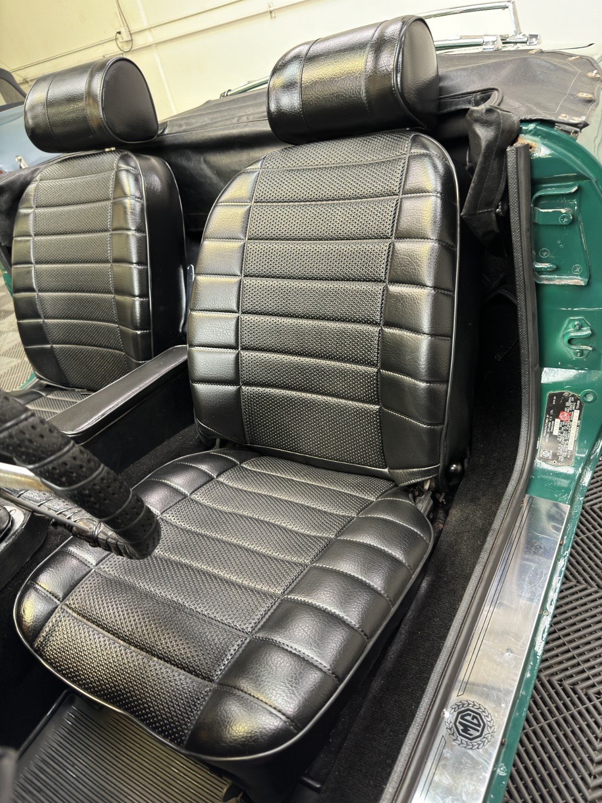 MG-MGB-1974-Convertible-20