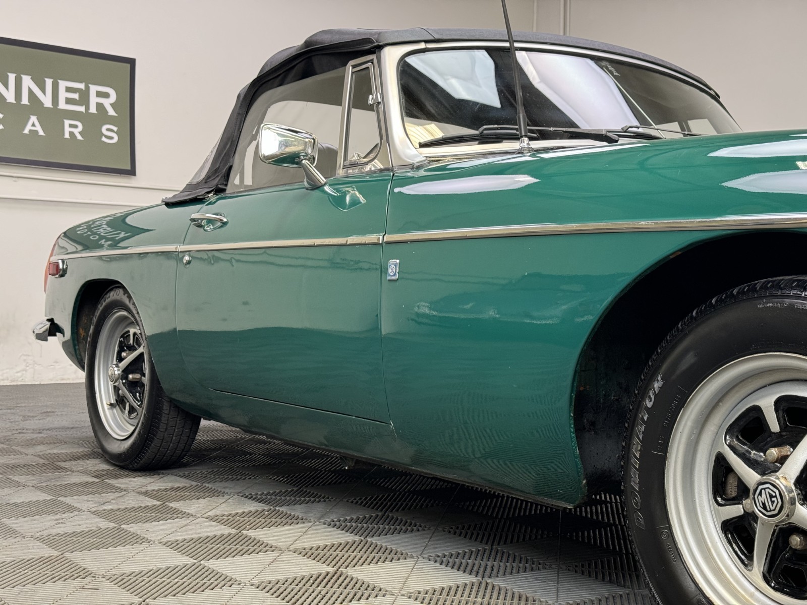 MG-MGB-1974-Convertible-6