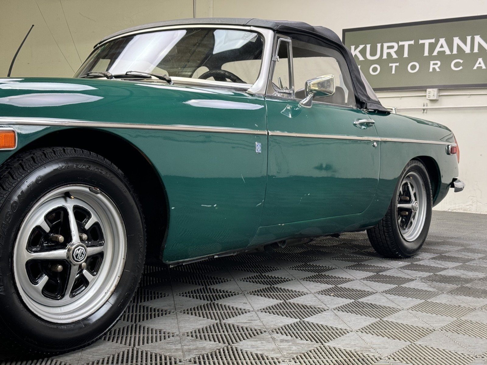 MG-MGB-1974-Convertible-7