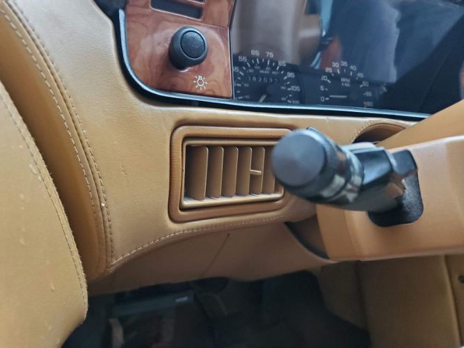 Maserati-1989-Red-Tan-Leather-22