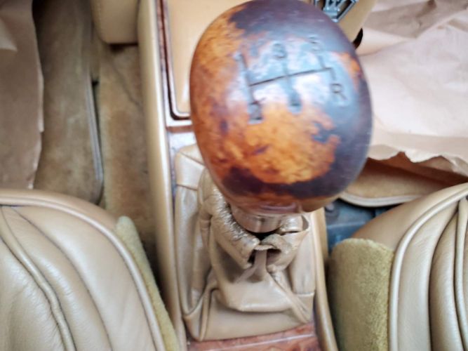 Maserati-1989-Red-Tan-Leather-31