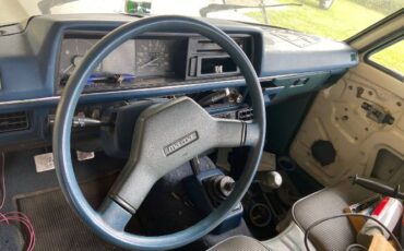 Mazda-B2000-1984-White-10