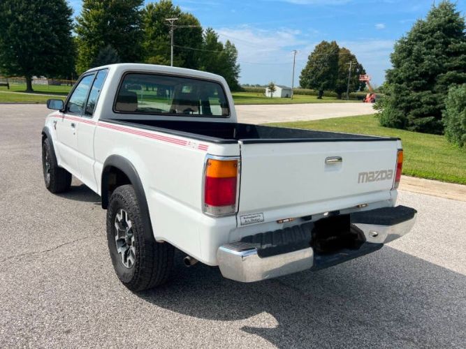 Mazda-B2600-1993-White-18