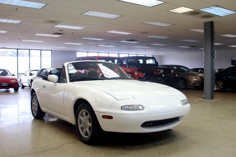 Mazda-MX-5-Miata-1990-Convertible-11