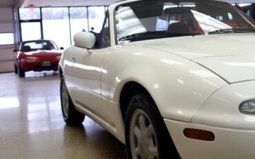 Mazda-MX-5-Miata-1990-Convertible-12