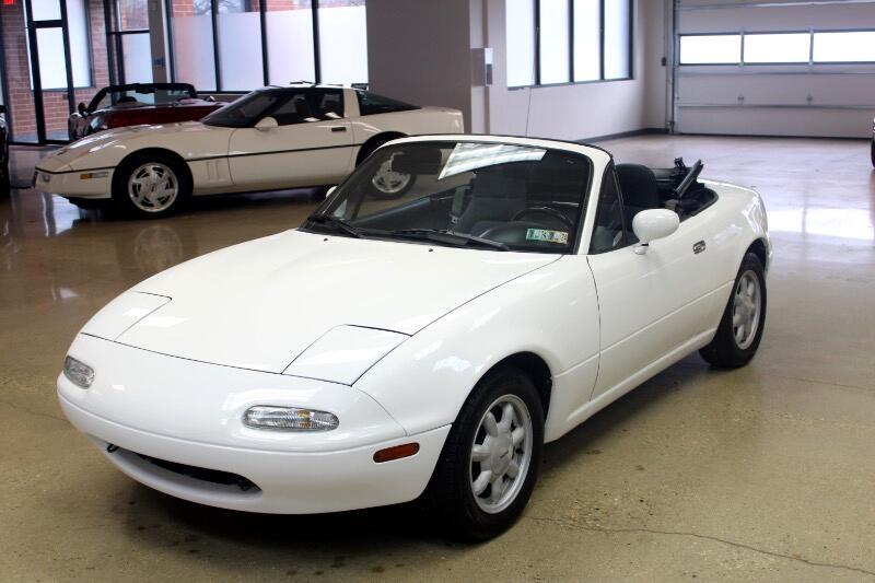 Mazda-MX-5-Miata-1990-Convertible-14