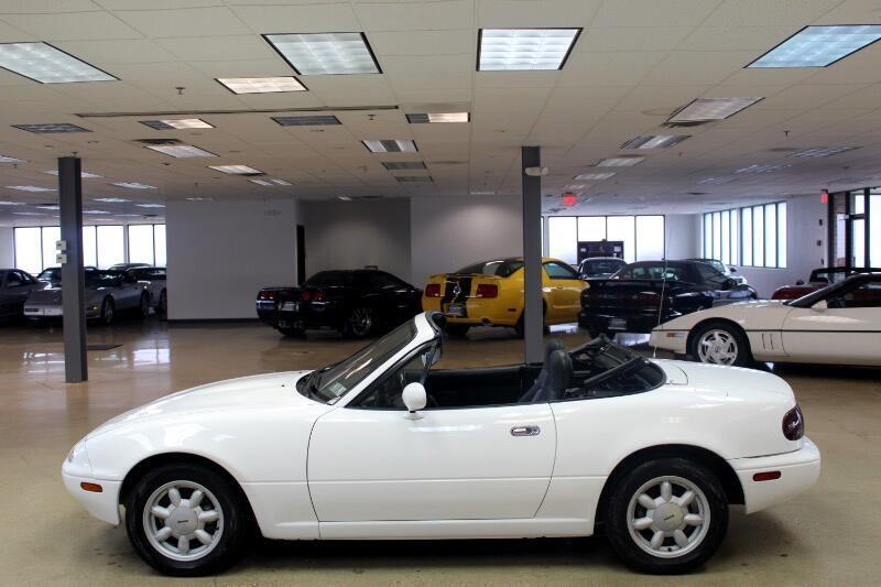 Mazda-MX-5-Miata-1990-Convertible-16