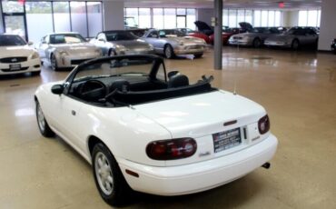 Mazda-MX-5-Miata-1990-Convertible-17