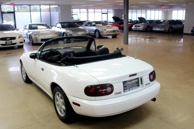 Mazda-MX-5-Miata-1990-Convertible-17