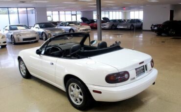 Mazda-MX-5-Miata-1990-Convertible-18