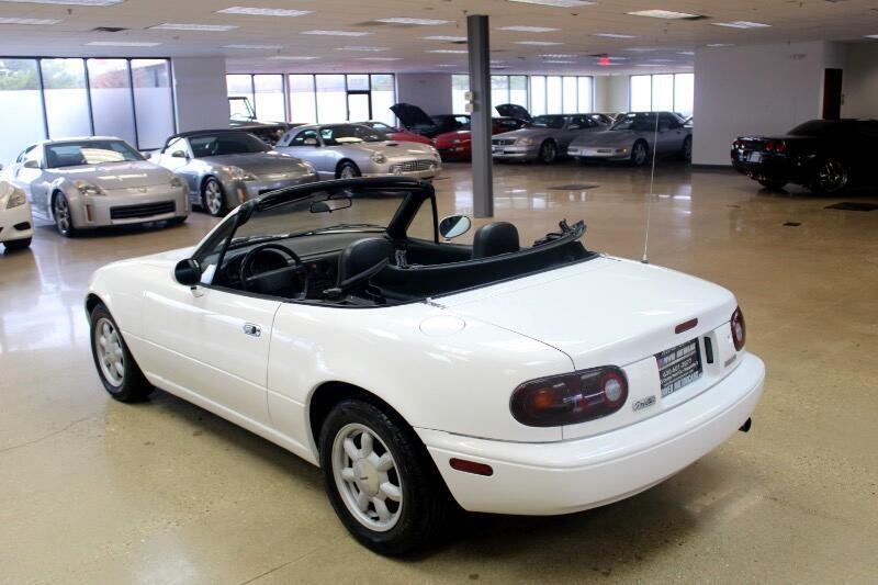 Mazda-MX-5-Miata-1990-Convertible-18