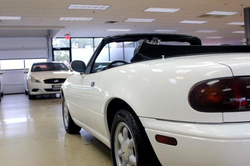 Mazda-MX-5-Miata-1990-Convertible-19