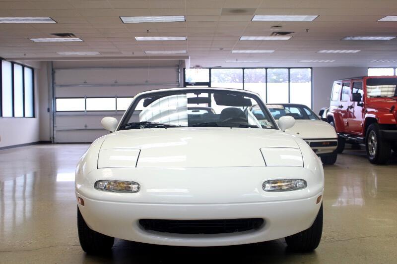 Mazda-MX-5-Miata-1990-Convertible-2