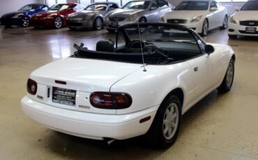 Mazda-MX-5-Miata-1990-Convertible-21