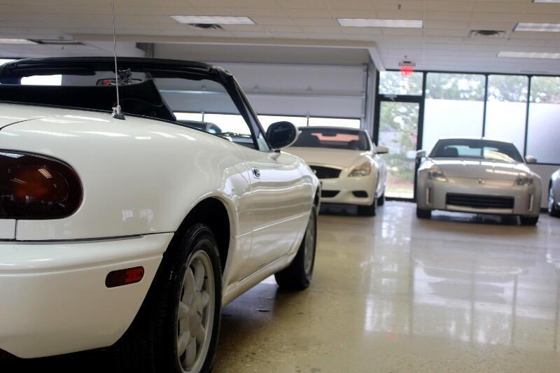 Mazda-MX-5-Miata-1990-Convertible-22