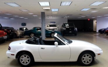 Mazda-MX-5-Miata-1990-Convertible-23