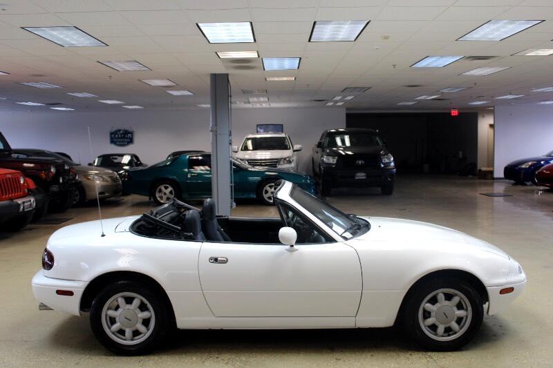 Mazda-MX-5-Miata-1990-Convertible-23