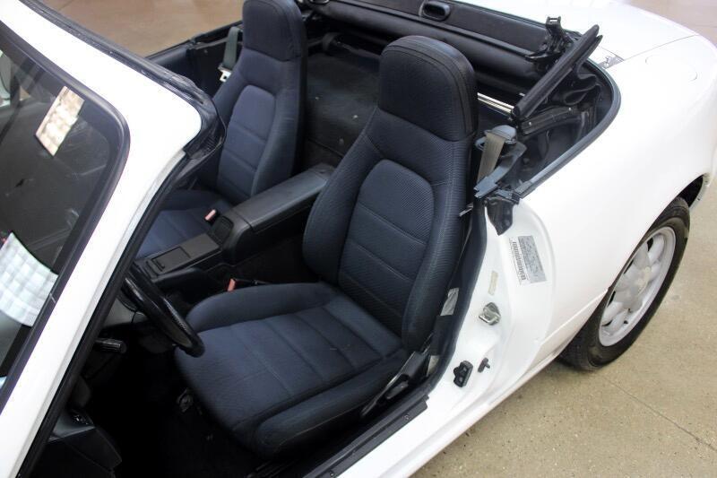 Mazda-MX-5-Miata-1990-Convertible-24