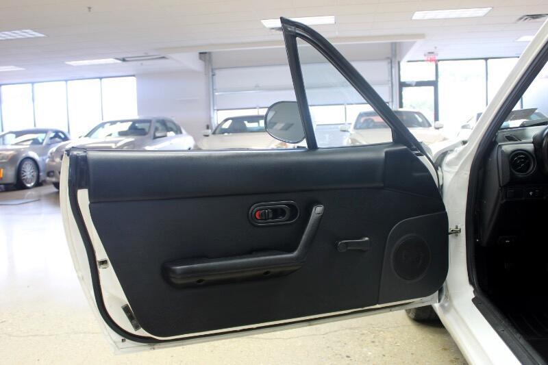 Mazda-MX-5-Miata-1990-Convertible-25