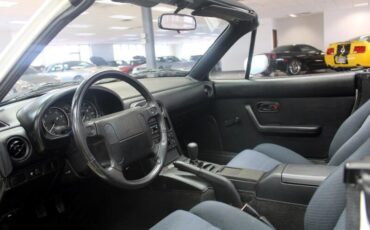 Mazda-MX-5-Miata-1990-Convertible-27
