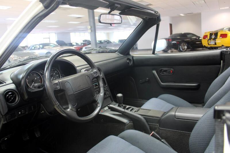 Mazda-MX-5-Miata-1990-Convertible-27
