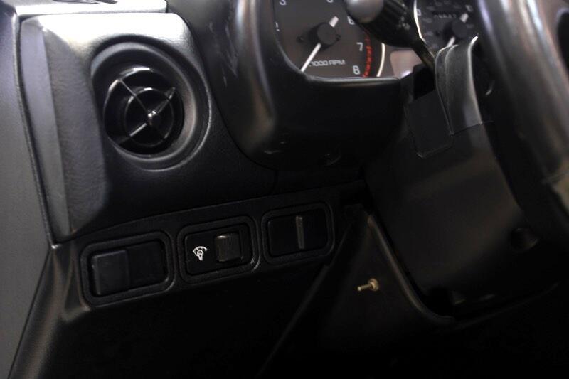 Mazda-MX-5-Miata-1990-Convertible-28