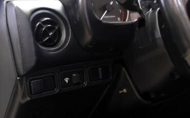Mazda-MX-5-Miata-1990-Convertible-28
