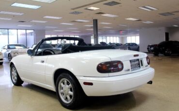 Mazda-MX-5-Miata-1990-Convertible-3