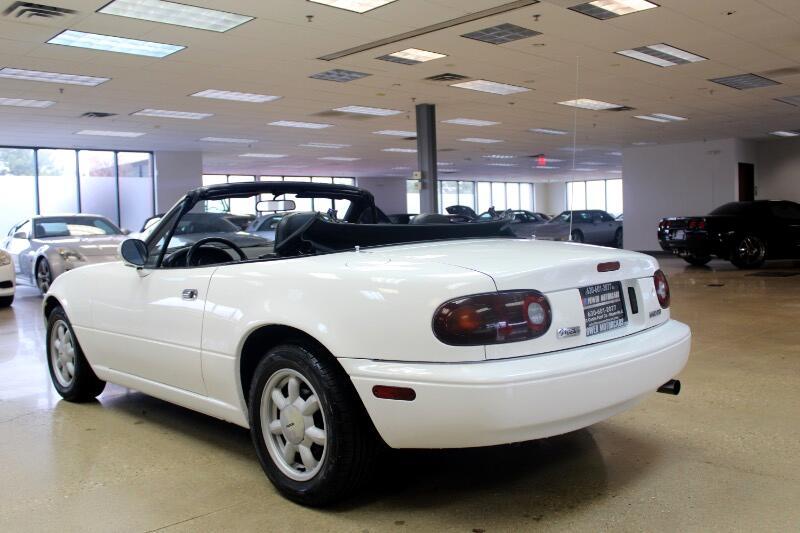 Mazda-MX-5-Miata-1990-Convertible-3