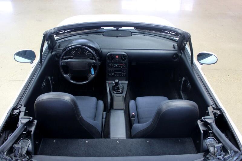 Mazda-MX-5-Miata-1990-Convertible-37
