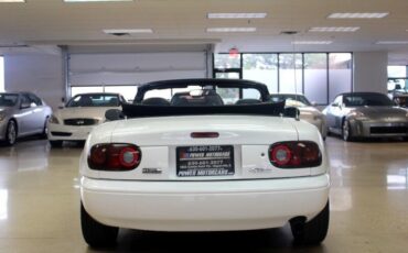 Mazda-MX-5-Miata-1990-Convertible-4