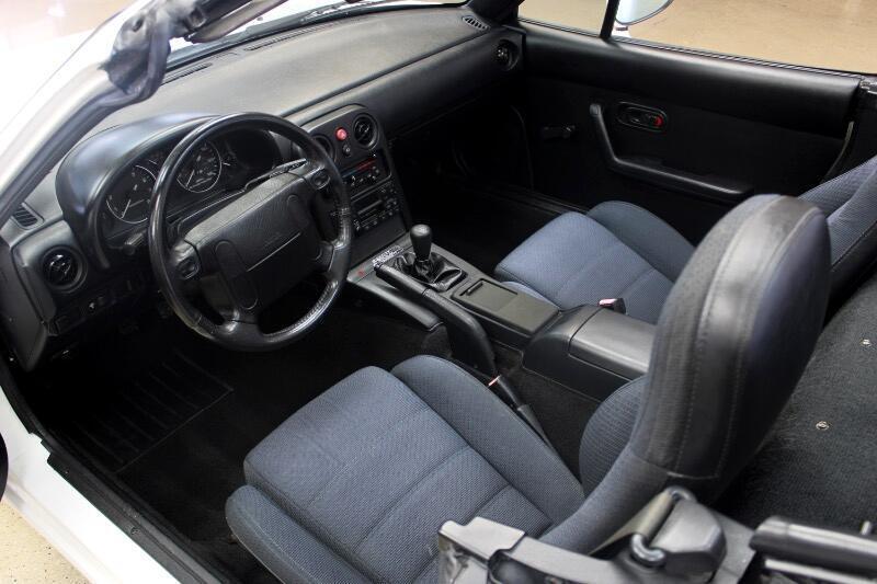 Mazda-MX-5-Miata-1990-Convertible-6