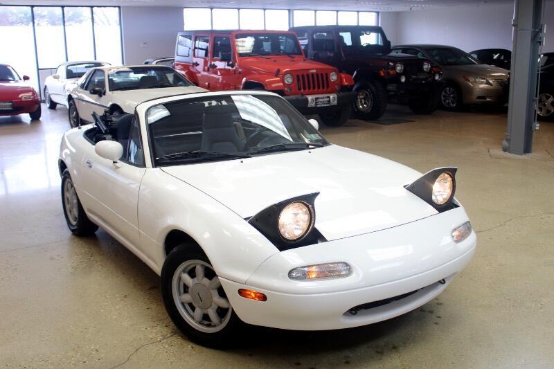 Mazda-MX-5-Miata-1990-Convertible-8