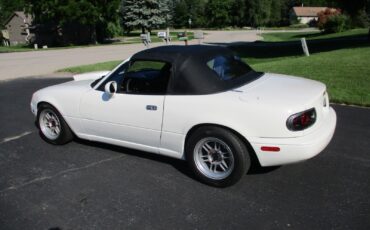 Mazda-MX-5-Miata-1994-Convertible-2