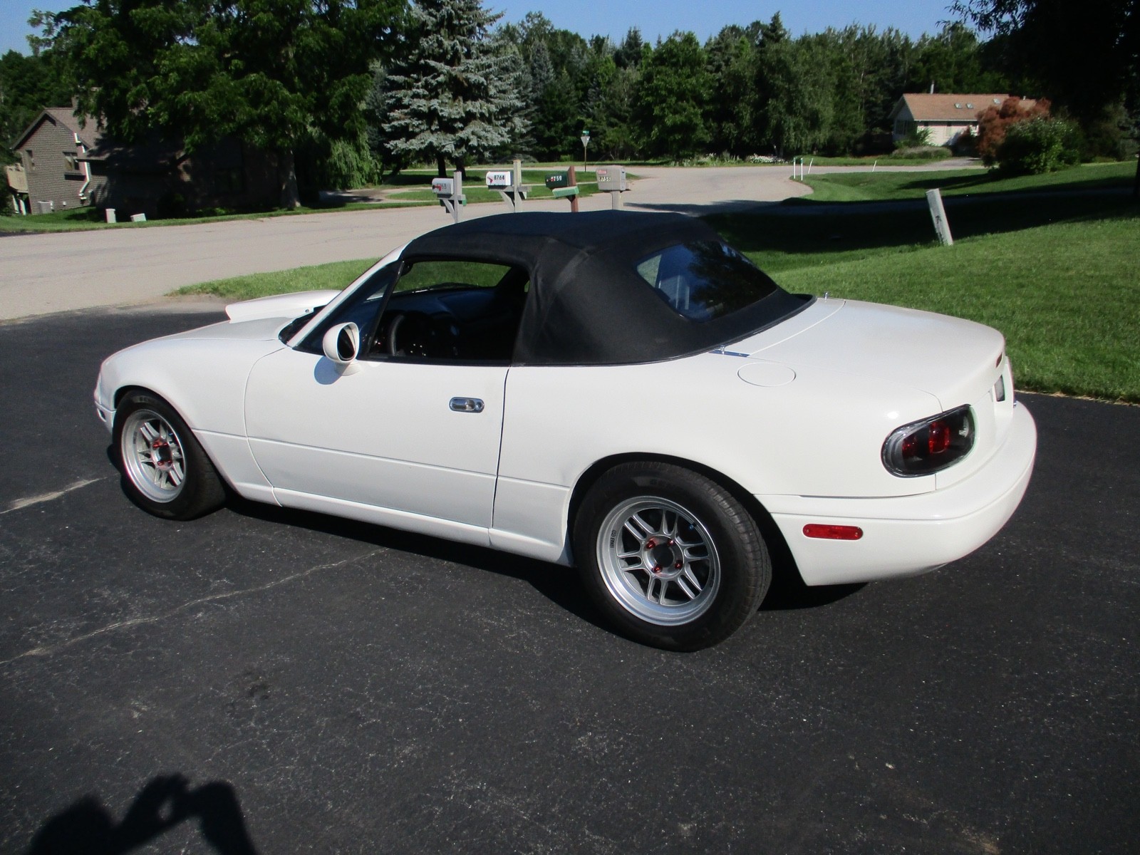Mazda-MX-5-Miata-1994-Convertible-2