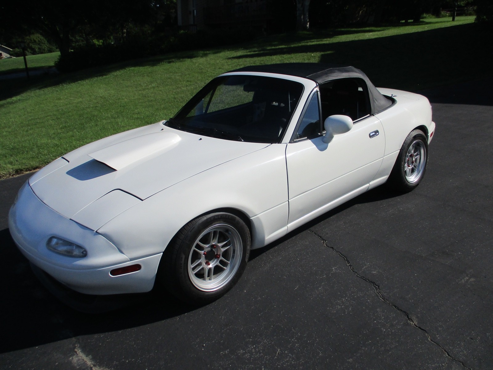 Mazda-MX-5-Miata-1994-Convertible-3