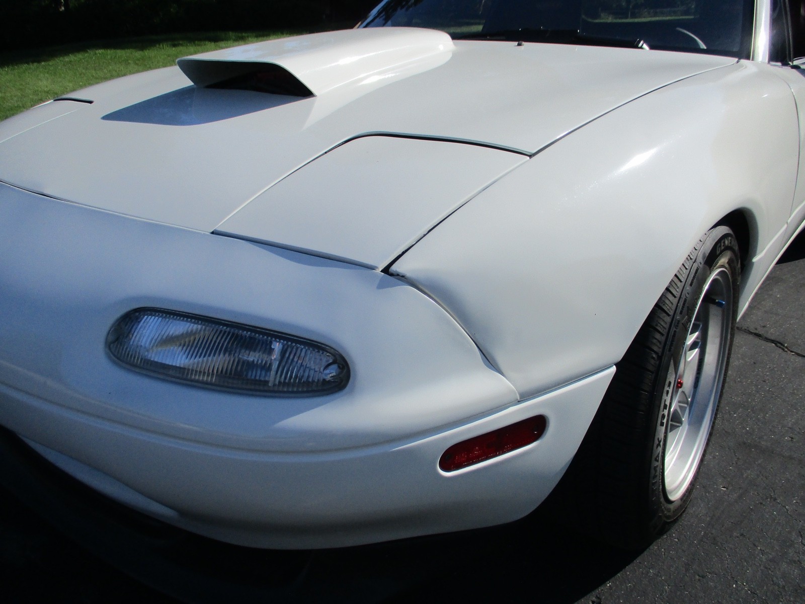 Mazda-MX-5-Miata-1994-Convertible-4