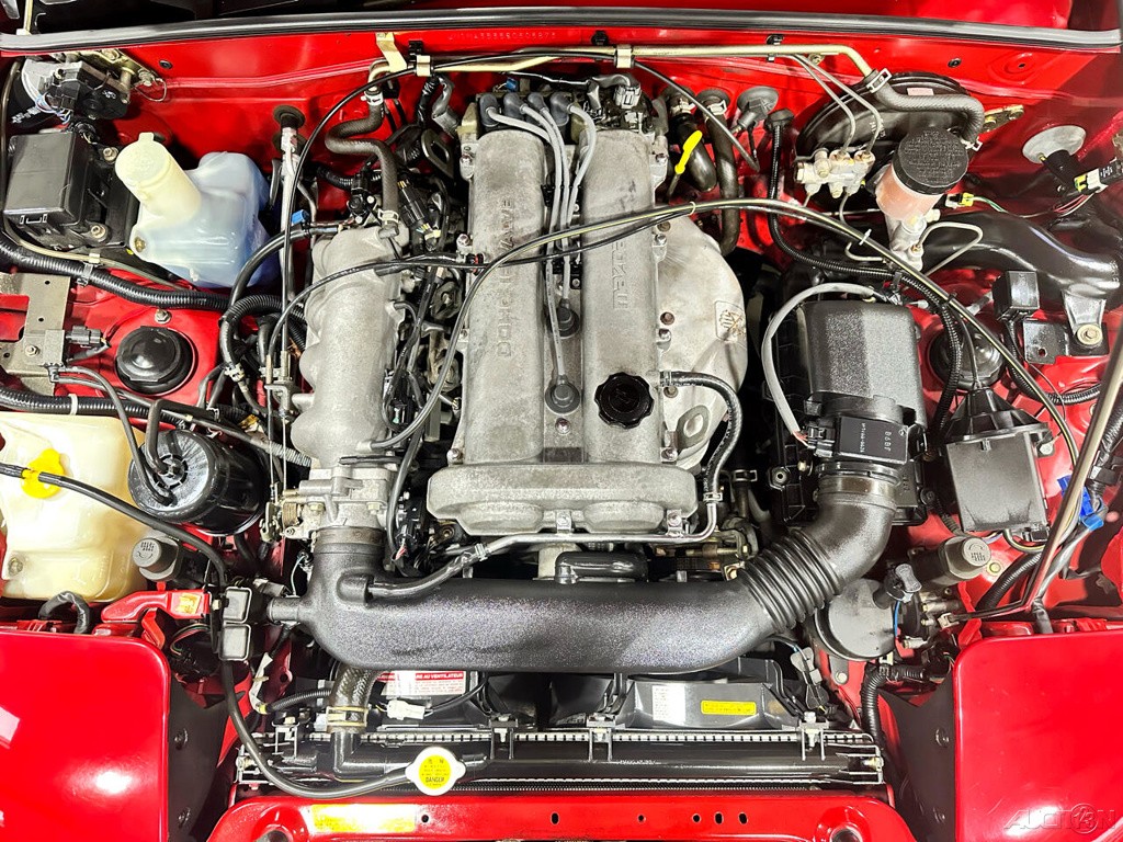 Mazda-MX-5-Miata-1995-Convertible-10