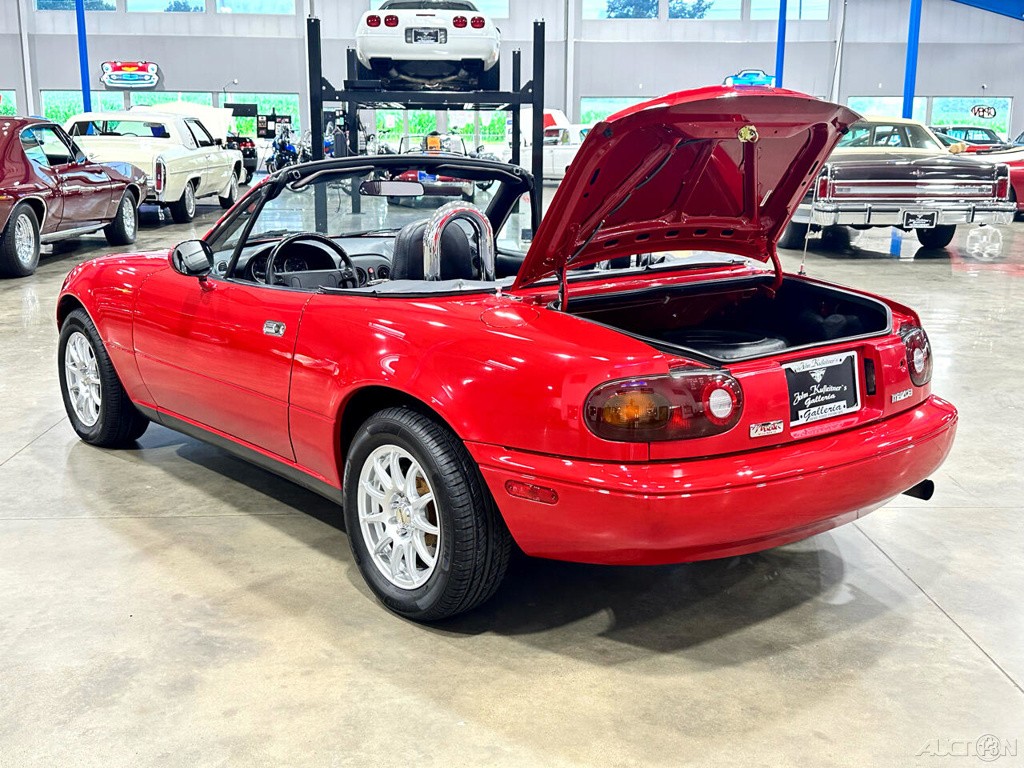Mazda-MX-5-Miata-1995-Convertible-13