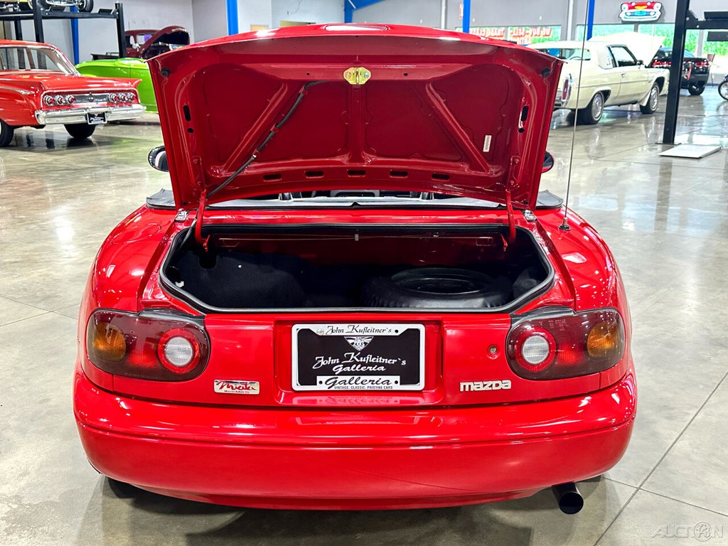 Mazda-MX-5-Miata-1995-Convertible-14