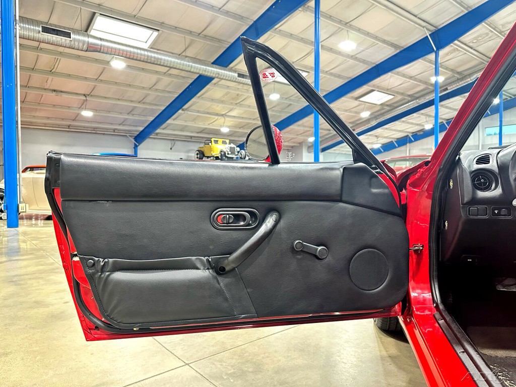 Mazda-MX-5-Miata-1995-Convertible-19