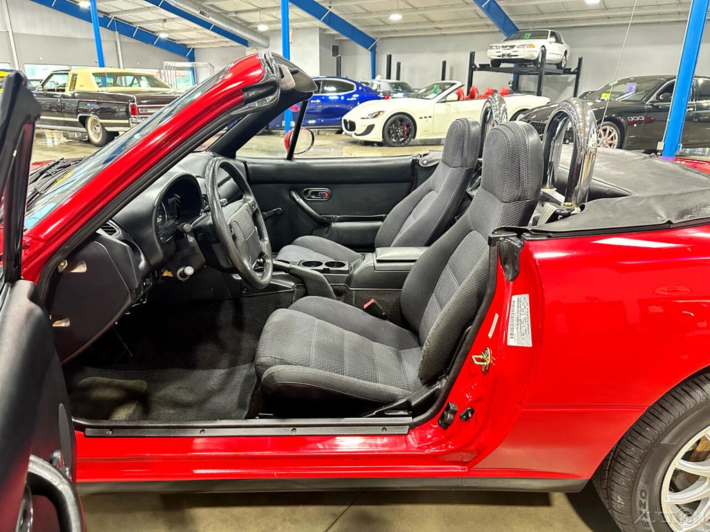 Mazda-MX-5-Miata-1995-Convertible-20
